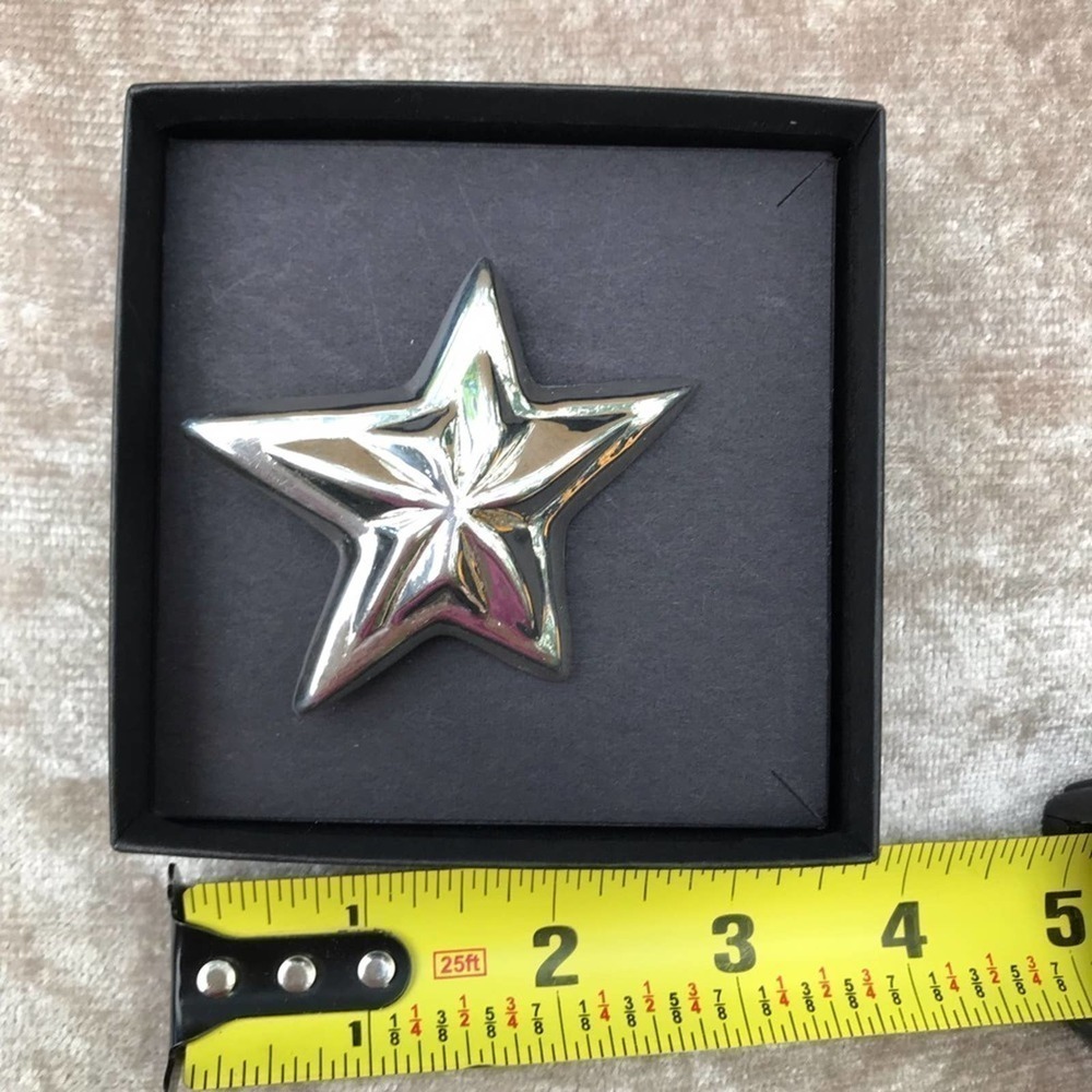 Nice sized sterling silver star brooch/pin